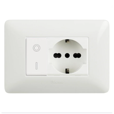 Kit Base Punto Presa Schuko Interruttore Bipolare Bticino Matix Bianco Pezzi 4