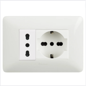 Kit Base Punto Presa Bivalente Presa Schuko Bticino Matix Bianco Pezzi 4