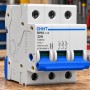 Chint NH4-125/32-3P Sezionatore Modulare 3P 32A IEC/EN 60947-3 Frequenza 50/60 Hz IP20 3 Moduli DIN Contatto Ausiliario