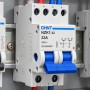 Chint 643001 NZK1-32/2 Commutatore Bipolare 1-0-2 2M 32A 230Vac IEC/EN 60669-1 50/60Hz IP20 Posizioni 1-0-2 Moduli DIN 2